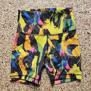 Athletic High-Waist Bike Shorts in Neon Abstract Print